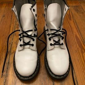 Dr. Martens 1460W white boot